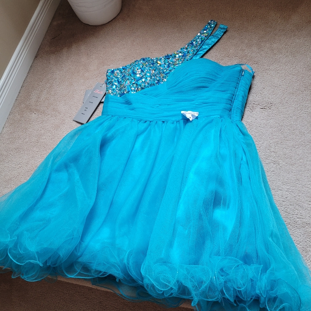 PROM/GRAD DRESS ๐ - Picture 7 of 10